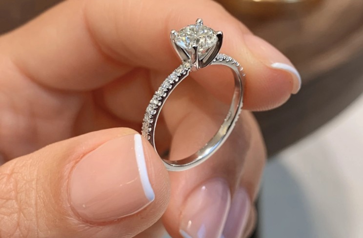Why Emotional Craftsmanship Matters More Than Carat Weight in Diamond Jewelr